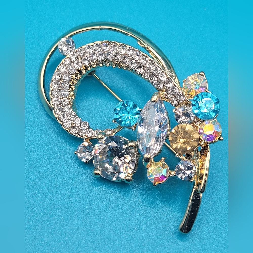Vintage Style White Rhinestones Brooch Pin